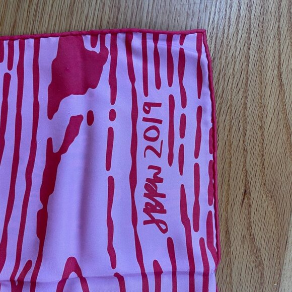 Louis Vuitton Silk Scarf Reversible Pink/Black (141979) - Picture 4 of 5